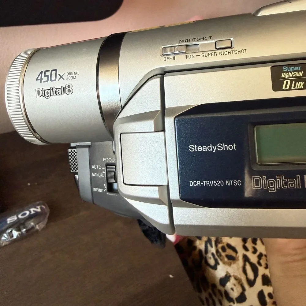 Sony Handycam DCR-TRV520 Digital8 Camcorder Plays Hi8 8mm Transfer Bundle